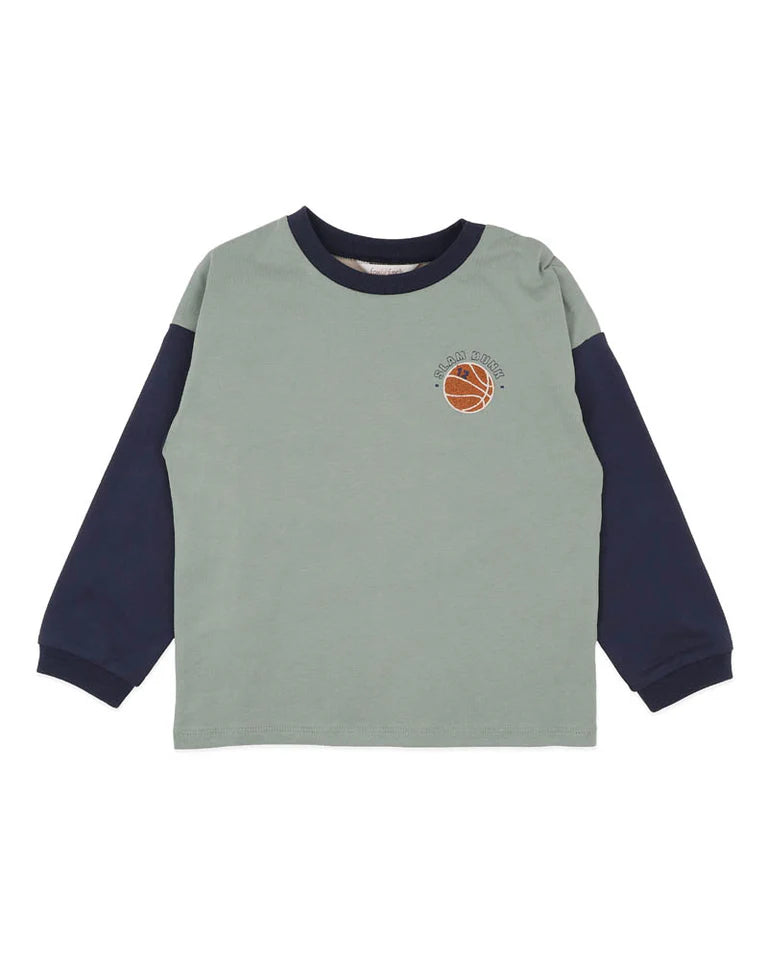 Urban Streetball Long Sleeve Graphic Tee – Bold Basketball Lifestyle Wear