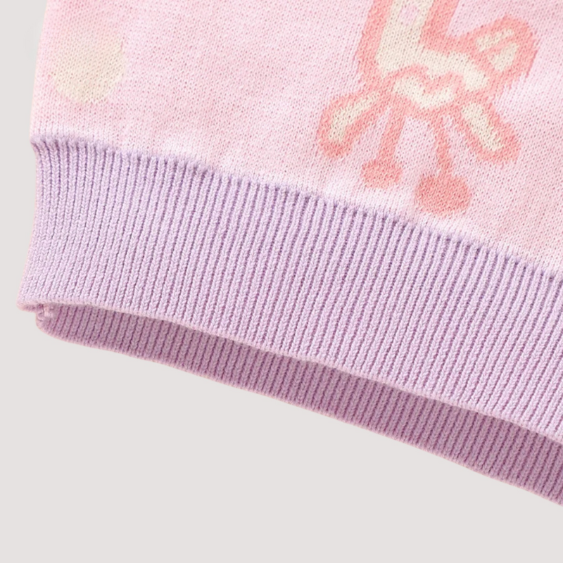 Soft knitted giraffe sweater - warm and playful baby sweater