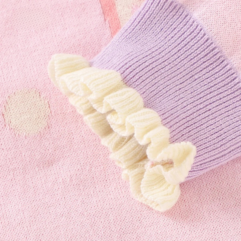 Soft knitted giraffe sweater - warm and playful baby sweater