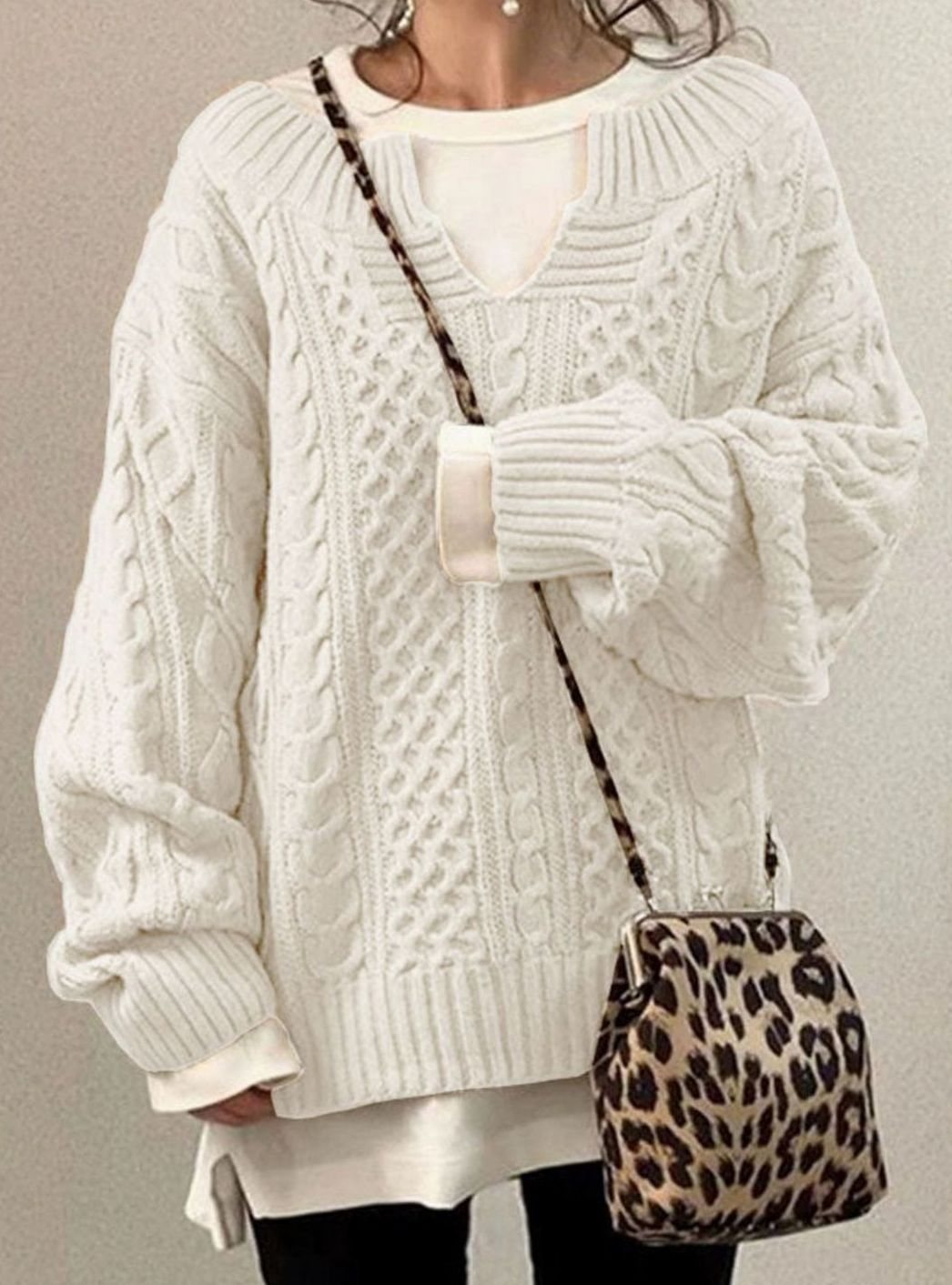 Jacqueline | Oversized V-Neck Long Sleeve Cable Knit Sweater – Cozy Pullover Outfit