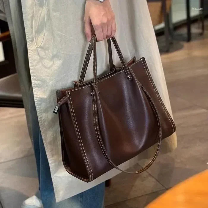 Women's Everyday Shoulder Handbag – Spacious Zip Closure Tote with Contrast Detailing