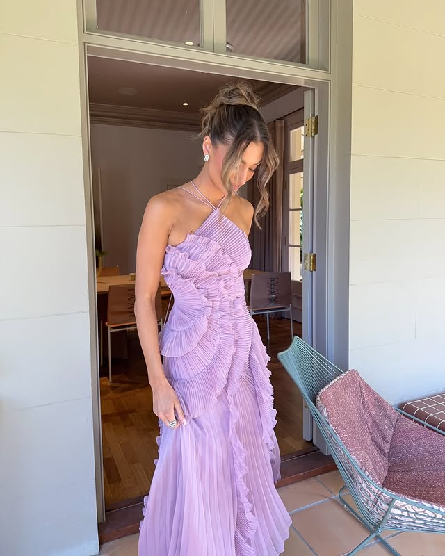 Women’s Flowy Halter Evening Maxi Dress – Elegant Ruffle Detail Formal Dress for Wedding Guest Glamour
