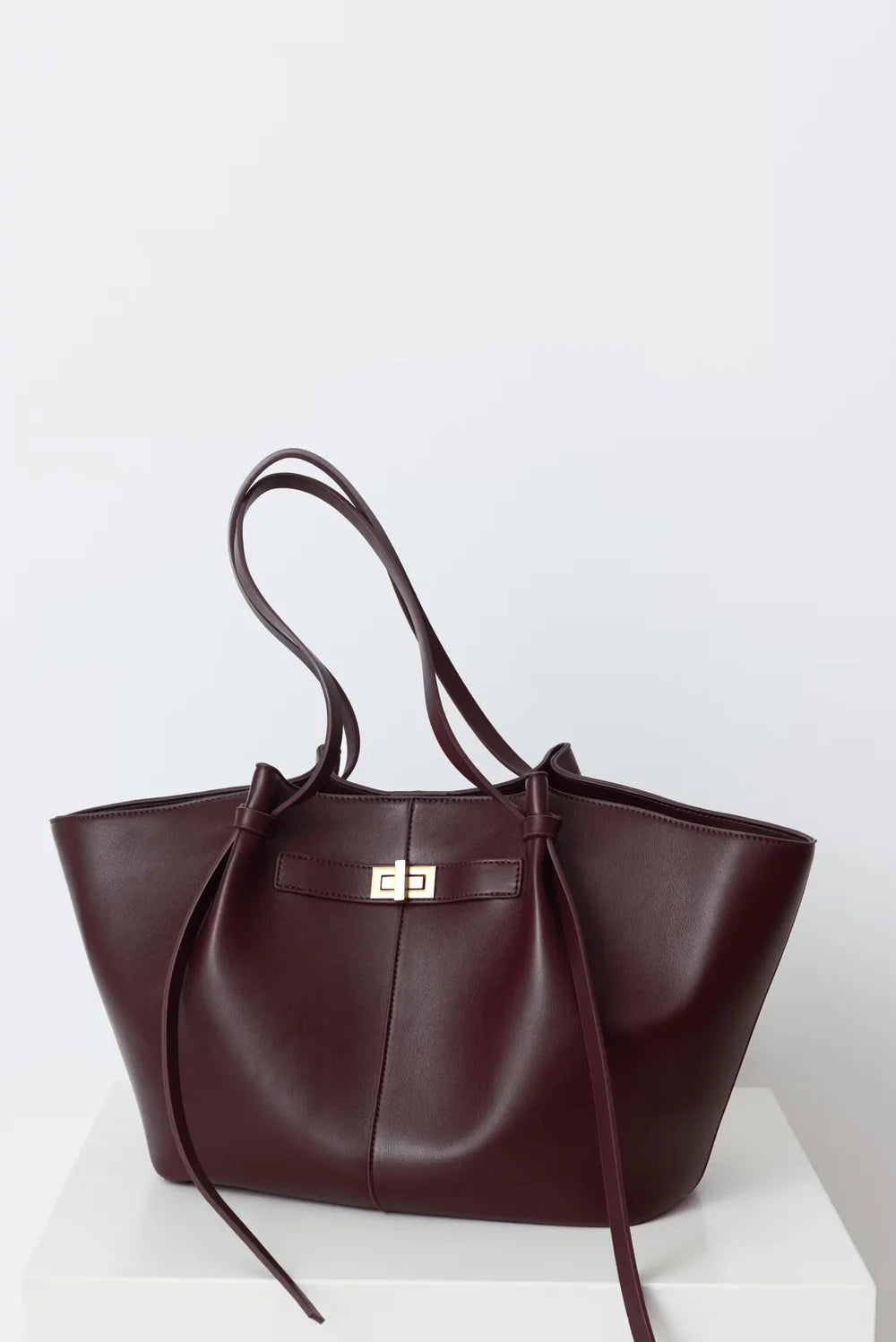 Women's Oversized Hobo Shoulder Bag – Casual Carryall Purse with Twisted Strap Detail